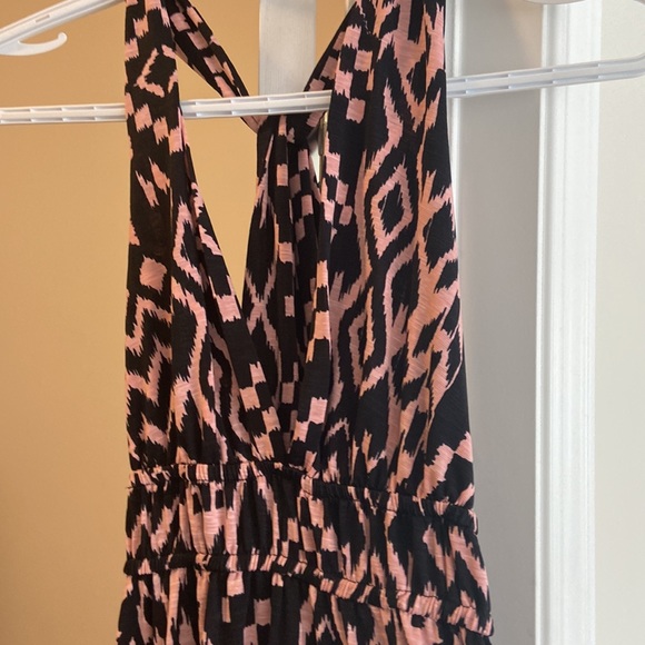 Beautiful maxi dress with deep-v front - Picture 2 of 4